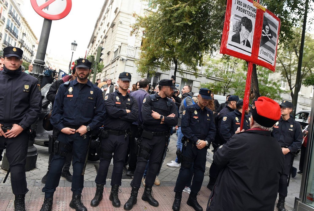 La garde nationale protège les accès à la Cour suprême de Madrid.