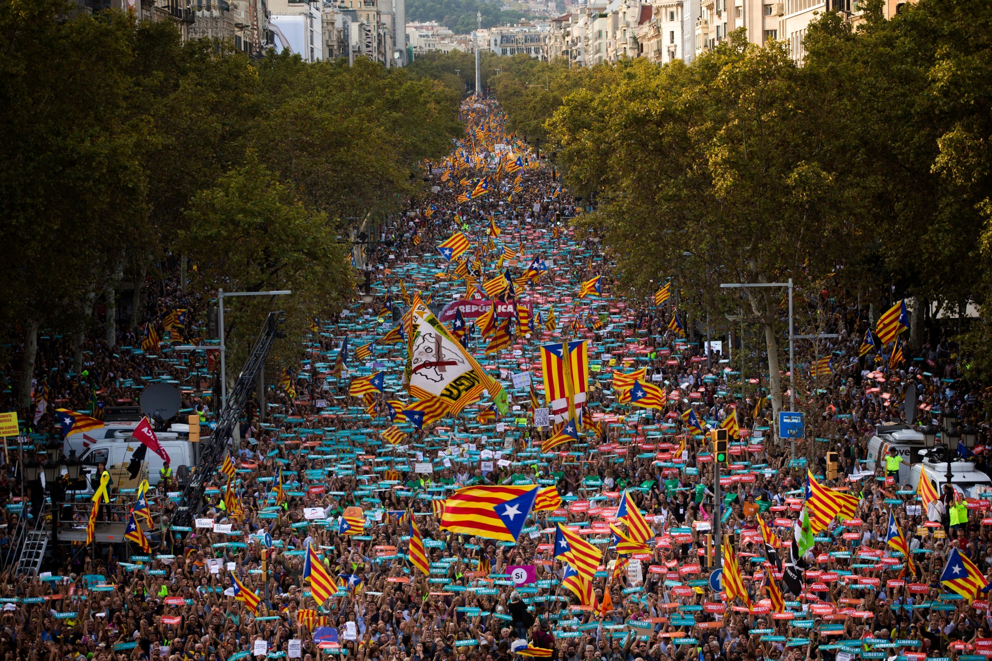 Demonstrators take part at a protest against the National Court's decision to imprison civil society leaders, in Barcelona, Spain, Saturday, Oct. 21, 2017. The Spanish government moved decisively Saturday to use a previously untapped constitutional power so it can take control of Catalonia and derail the independence movement led by separatist politicians in the prosperous industrial region.(AP Photo/Emilio Morenatti) APTOPIX Spain Catalonia