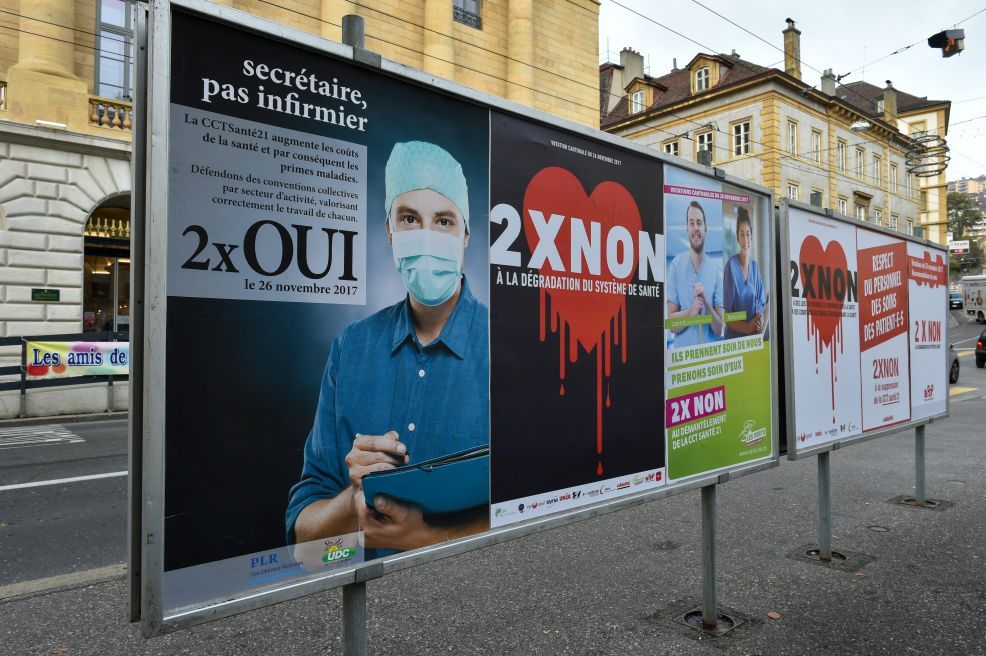 Des affiches en vue de la votation cantonale du 26 novembre.