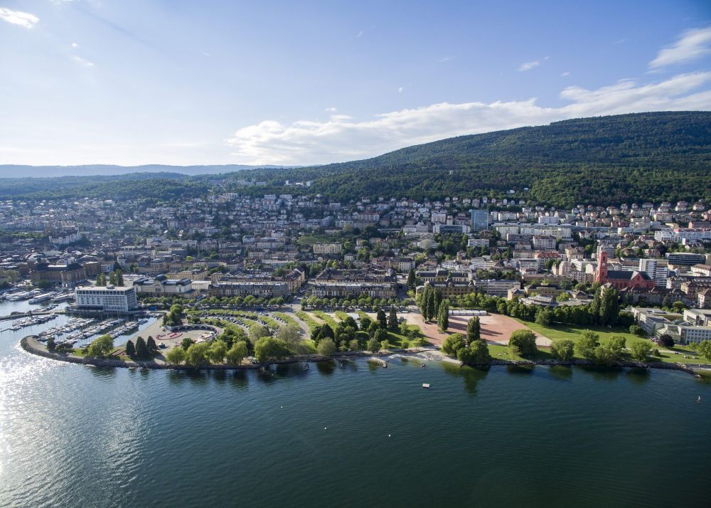 Vue aerienne de la ville de Neuchatel   Ici les Jeunes-Rives    Neuchatel, le 26 mai 2016  Photo: Lucas Vuitel