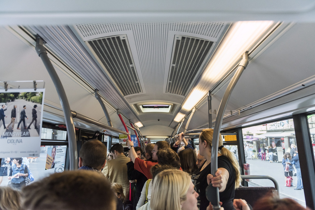 Le projet pilote a pour objectif de réduire la fréquentation des trains, bus et trams à l'heure de pointe du matin. (illustration)