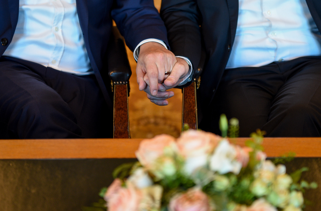 L'Autriche devient le seizième pays en Europe à reconnaître aux couples homosexuels le droit de se marier.