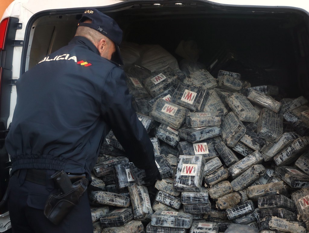 La Garde civile a saisi 1,3 tonne de cocaïne et plus de 13 millions d'euros en liquide en Espagne.