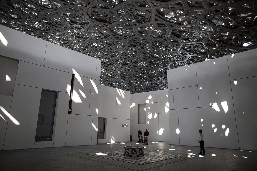 Serge Enderlin et le caméraman Jon Bjorgvinsson effectuaient un reportage dans le cadre de l'ouverture du Louvre Abu Dhabi pour l'émission "Mise au Point".