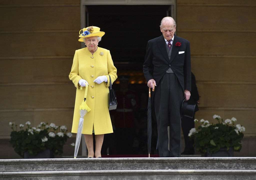 La reine Elizabeth II et le prince Philip deviennent ainsi le premier couple régnant britannique à célébrer ses noces de platine.