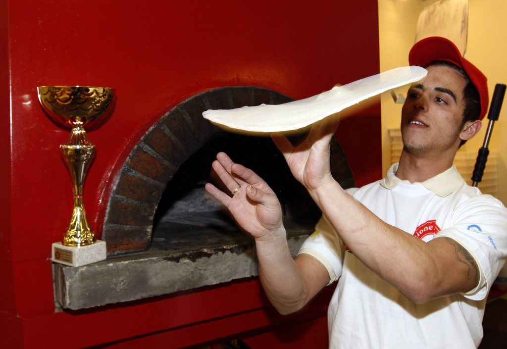 L'art de faire valser la pâte à pizza est désormais classé au patrimoine immatériel de l'Humanité.