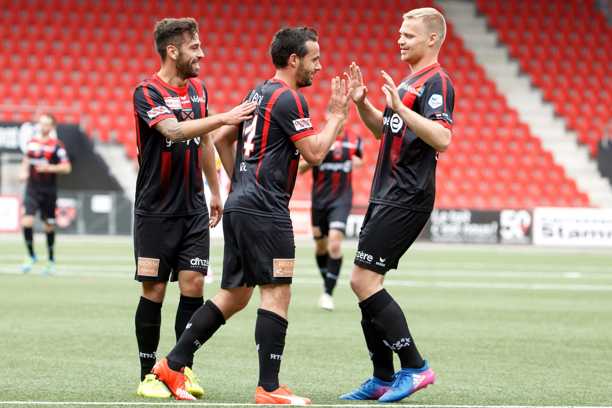 Xamax's midfielder Raphael Nuzzolo, center, celebrates his goal with teammates midfielder Max Veloso, left, and forward Gaetan Karlen, right , during the Challenge League soccer match of Swiss Championship between Neuchatel Xamax FCS and FC Chiasso, at the Stade de la Maladiere stadium, in Neuchatel, Switzerland, Monday, April 17, 2017. (KEYSTONE/Salvatore Di Nolfi) SWITZERLAND SOCCER XAMAX CHIASSO