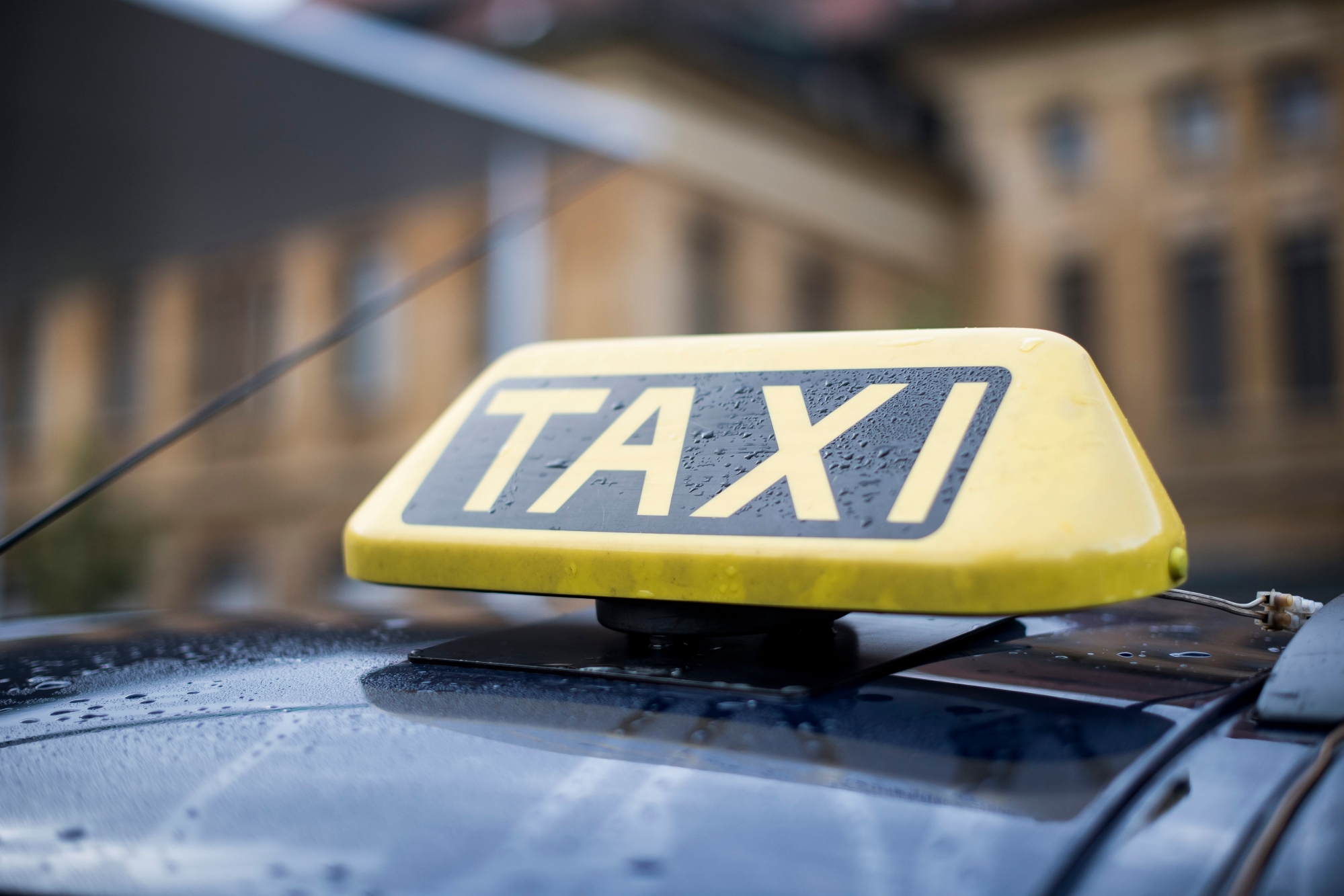 Chauffeur de taxi a la place de la Gare de La Chaux-de-Fonds

La Chaux-de-Fonds, le 21.10.2016
Photo : Lucas Vuitel PLACE DE LA GARE LA CHAUX-DE-FONDS