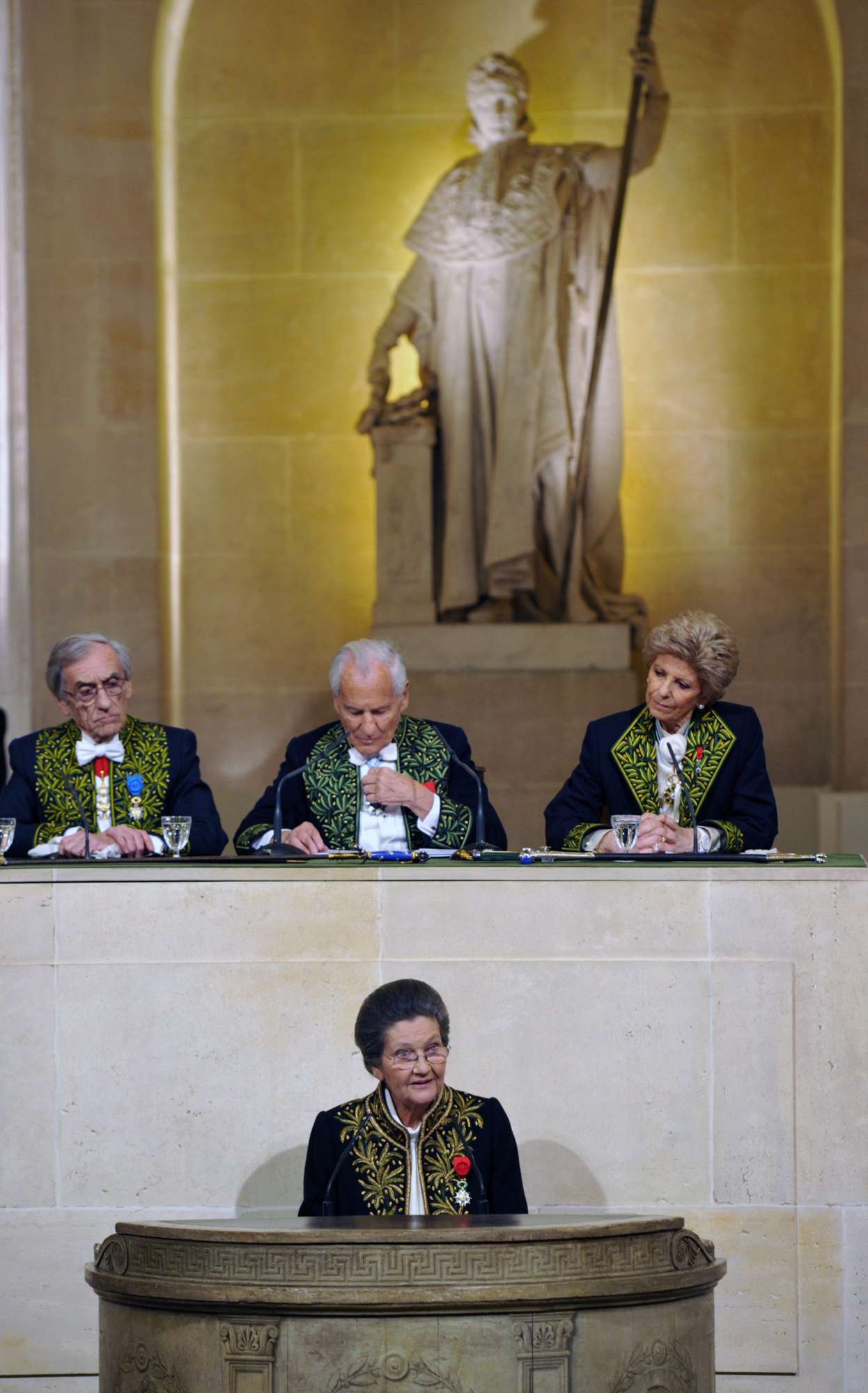 epa02084514 French politician Simone Veil (C), dressed in the French Academician's uniform of a black jacket embroidered in green laurel leaves, delivers a speech during a ceremony at the Institut de France in Paris, France, 18 March 2010. Seen top, Jean d'Ormesson (C), Dean of the French Academy, and Academician Helene Carrere d'Encausse (R). Feminist, former minister and Auschwitz survivor Simone Veil became 18 March the sixth woman to enter the prestigious
Academie Francaise in its 375-year history, thus becoming what the French call an "Immortel". The 82-year-old Veil is France's most popular woman, renowned above all for her courageous battle to legalize abortion in 1975, when she was minister of health.  EPA/PHILIPPE WOJAZER/POOL MAXPPP OUT FRANKREICH SIMONE VEIL AUSZEICHNUNG