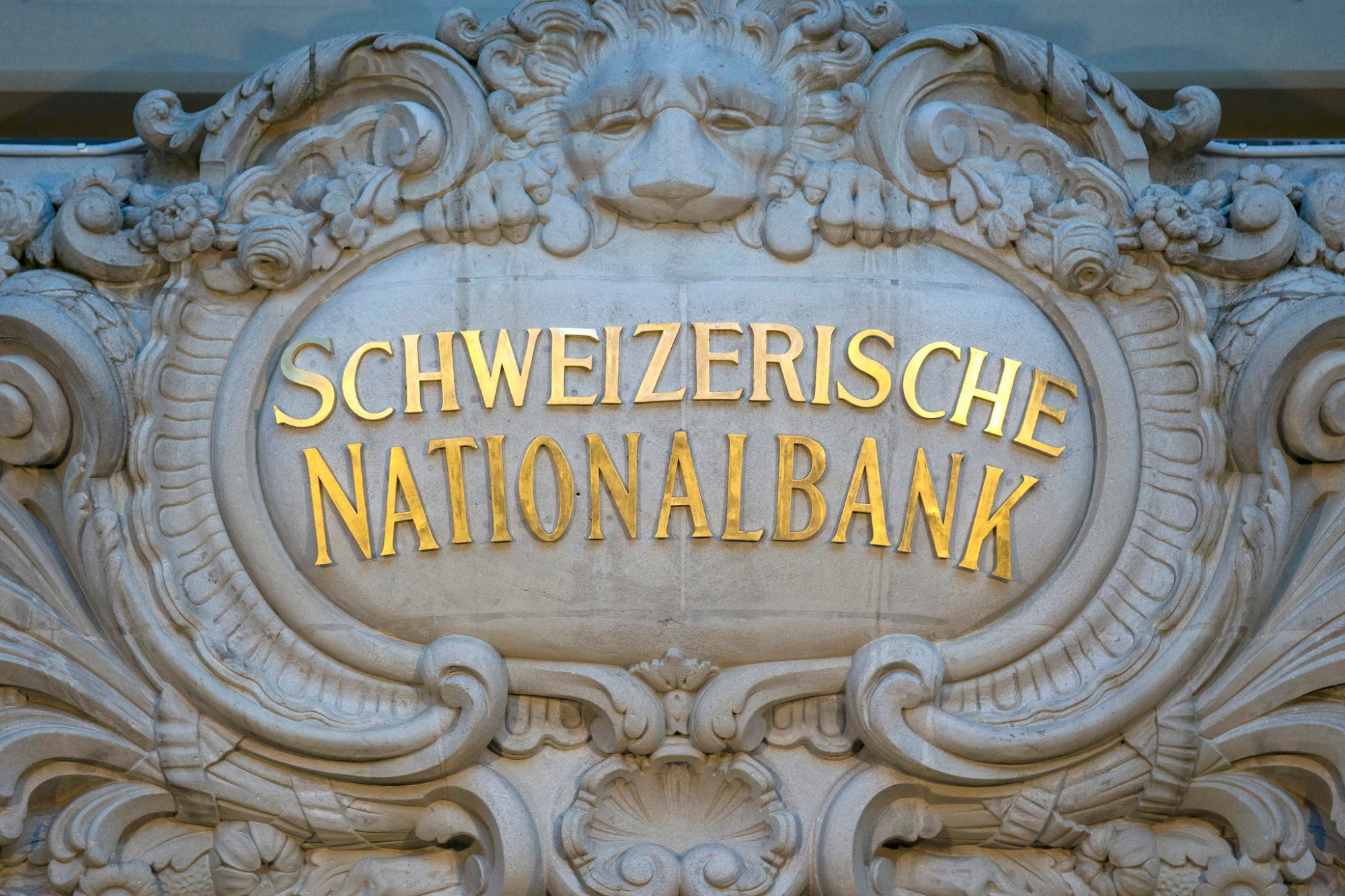 Les belles perspectives conjoncturelles pour la Suisse et l’Europe pourraient pousser la Banque nationale suisse à revoir les taux à la hausse d’ici peu.