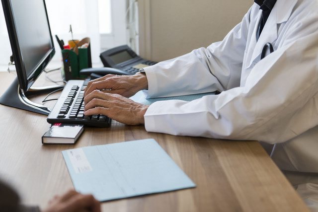 Le dossier électronique du patient sera consultable par tous les professionnels de la santé autorisés par le patient.