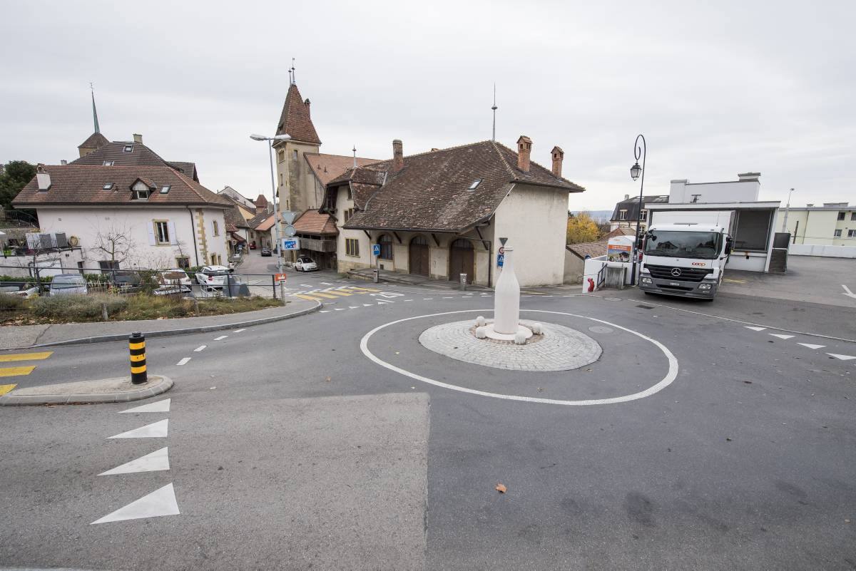 L’entrée dans la zone de rencontre de Saint-Blaise, via le giratoire du Teneri, n’est pas très lisible. Elle sera déplacée au-devant de la crèche et marquée par un changement physique sur la chaussée. 