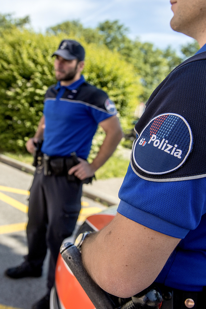 
Un homme a été happé par un train samedi soir dans la commune de Balerna au Tessin alors qu'il marchait le long des voies.