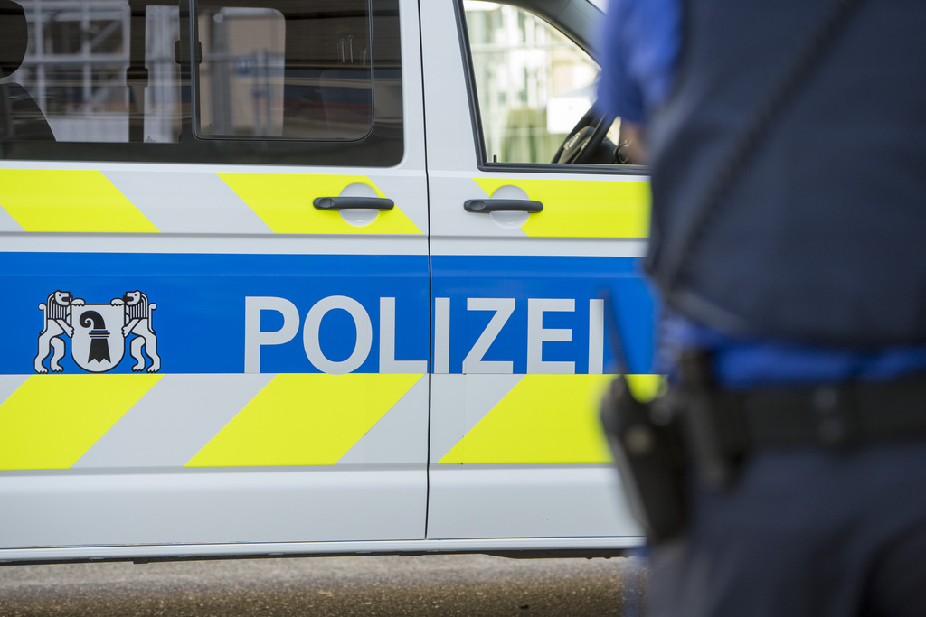 Le corps de la victime de 60 ans avait été retrouvé sur un banc d'un parc situé dans le nord de la ville de Bâle. (illustration)