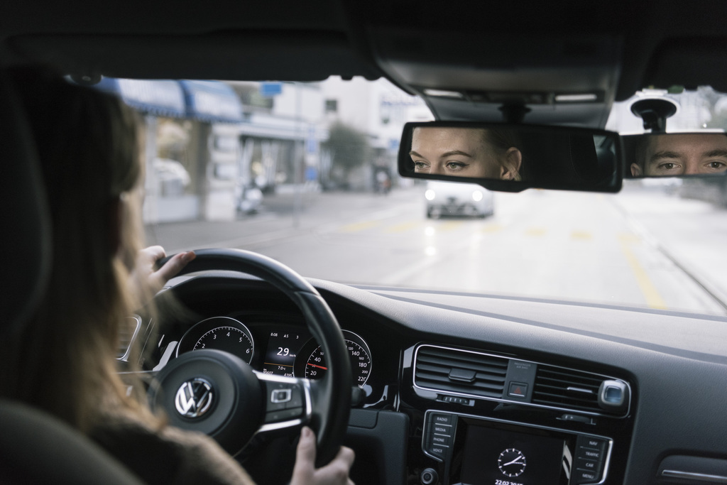 Les femmes seraient plus prudentes que les hommes au volant.