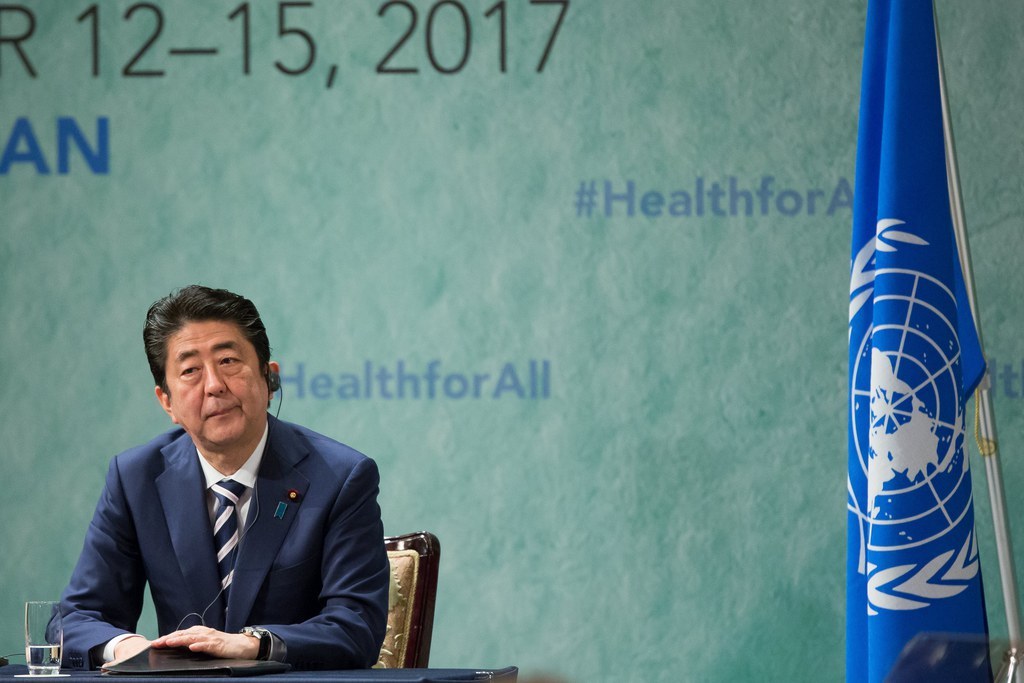 La Corée du Nord doit sentir le poids des sanctions internationales croissantes à son encontre, notamment celles des Nations unies qui réduisent ses importations d'hydrocarbures, a estimé vendredi le premier ministre japonais Shinzo Abe.