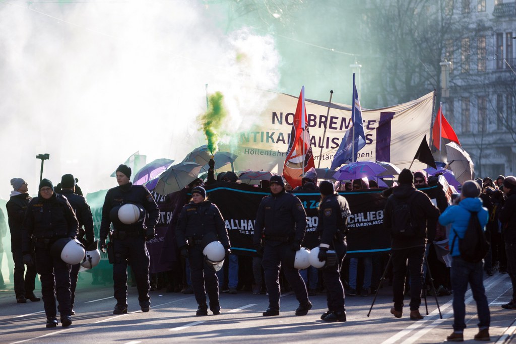 20'000 manifestants, selon la police, ont formé un long cortège dans le centre-ville à destination du quartier des ministères.