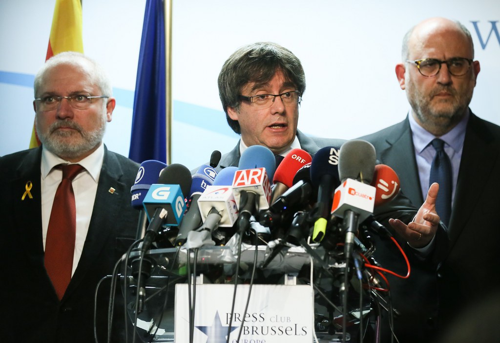 Carles Puigdemont a dit n'avoir aucun problème avec l'idée de discuter avec le président du gouvernement espagnol, Mariano Rajoy.