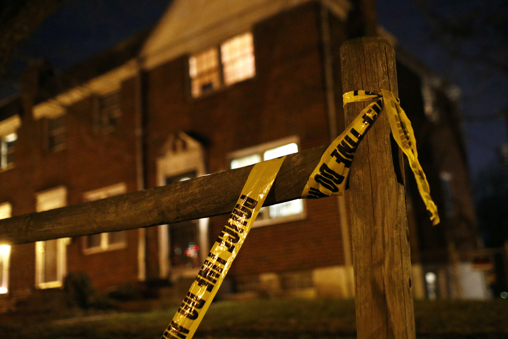 Dans le Kansas, un policier a tiré sur un homme de 28 ans qui se trouvait devant l'entrée de la maison, pensant qu'il pointait une arme dans sa direction.