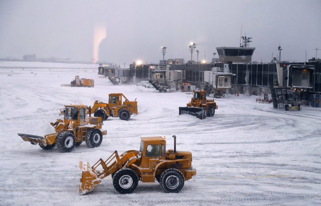 Les températures glaciales ont paralysé certains aéroports, tels que celui de LaGuardia à New York.
