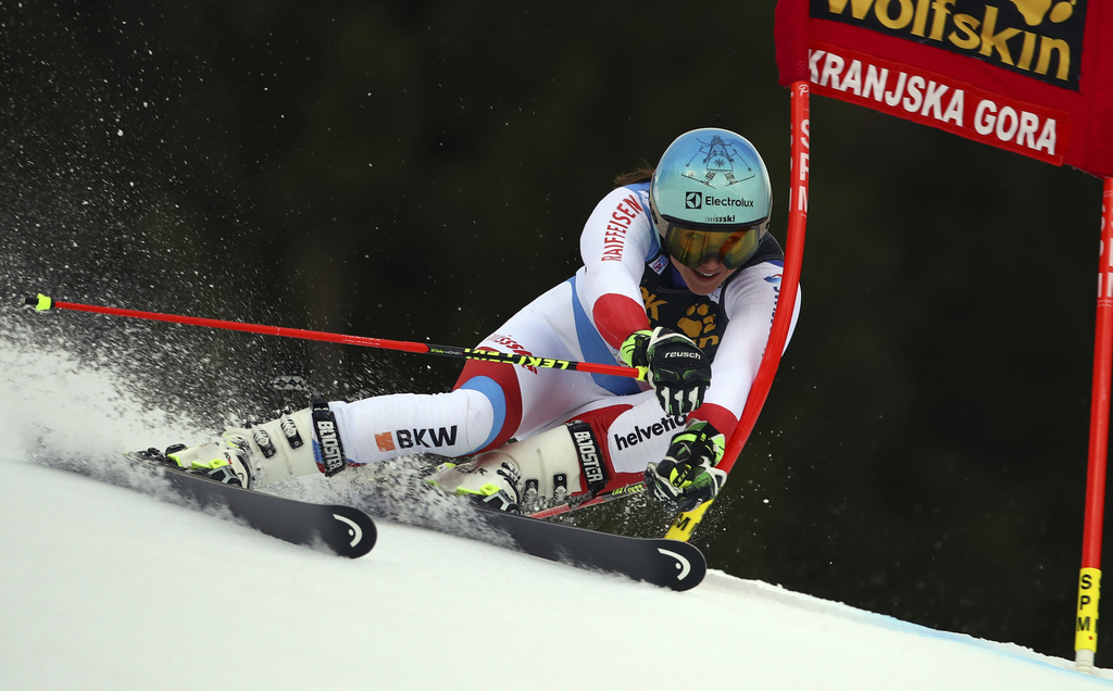 Switzerland's Wendy Holdener speeds down the course during an alpine ski, women's World Cup giant slalom in Kranjska Gora, Slovenia, Saturday, Jan. 6, 2018. (AP Photo/Marco Trovati)