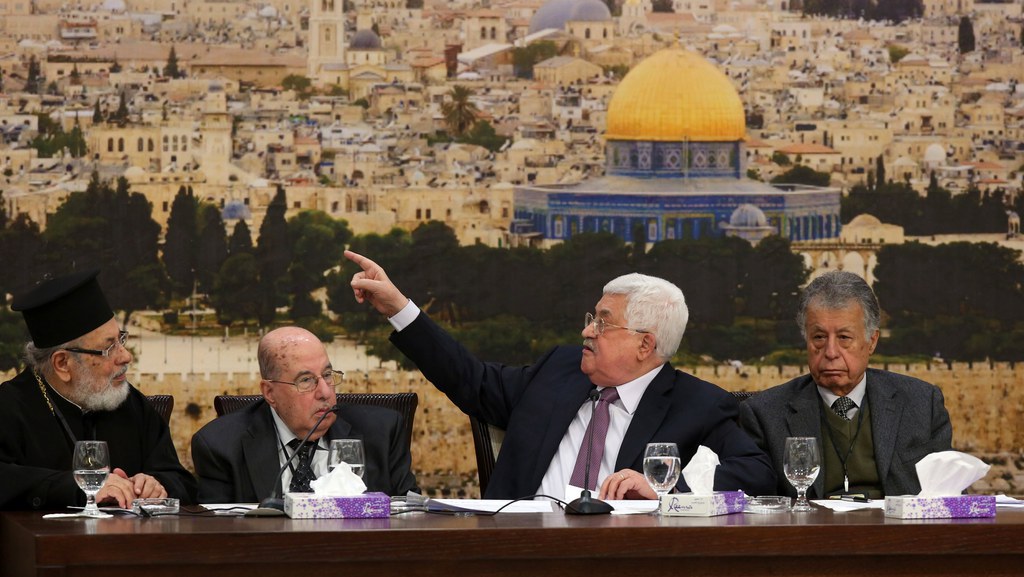 Dans un vote intervenu à Ramallah en Cisjordanie occupée, le conseil central de l'OLP a "chargé le comité exécutif de l'OLP suspendre la reconnaissance d'Israël.