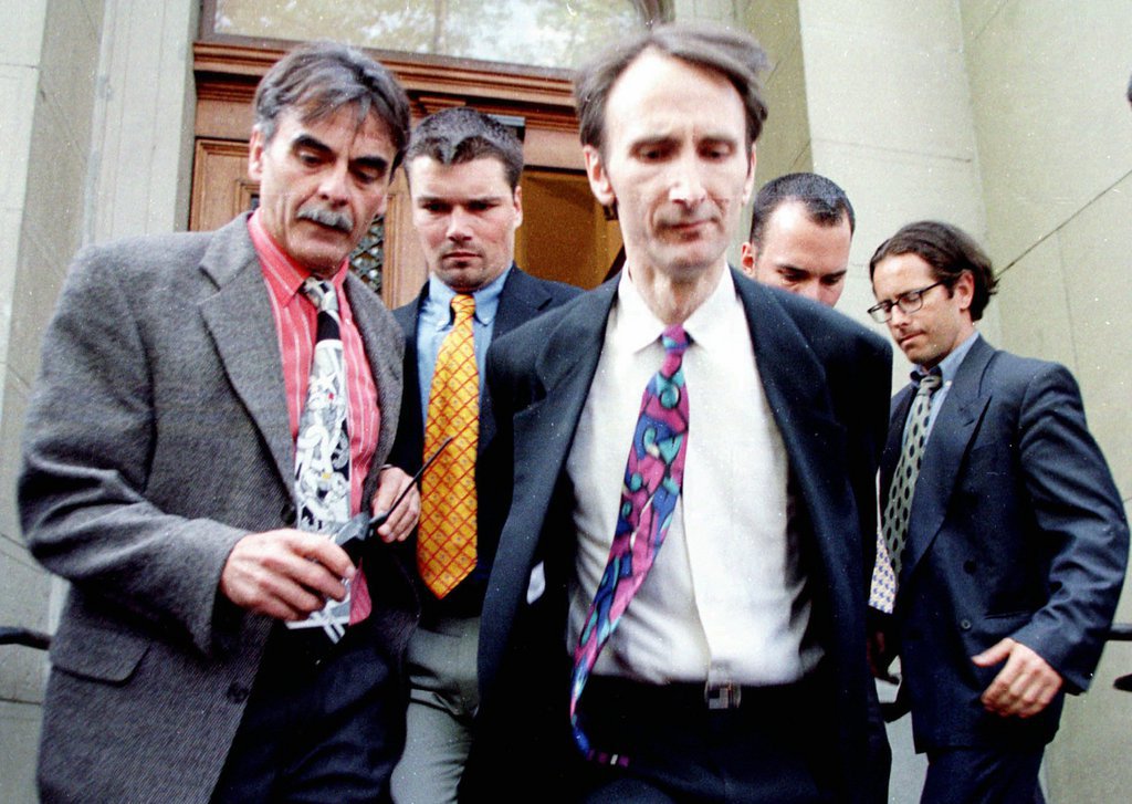 René Osterwalder avait été jugé en mai 1998 pour tentatives de meurtres, lésions corporelles graves, actes d'ordre sexuels avec des enfants et attentats à la pudeur, notamment.