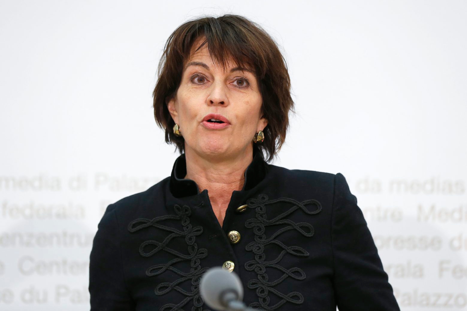Swiss Federal President Doris Leuthard speaks during a press conference in Bern, Switzerland, Thursday, December 21, 2017. The European Commission approved the recognition of equivalence for the Swiss Stock Exchange, but only for one year. In response, the Swiss Federal Council is considerig the abolition of the stamp tax in order to strengthen the Swiss stock market. (KEYSTONE/Peter Klaunzer) SWITZERLAND EU STOCK MARKET RECOGNITION