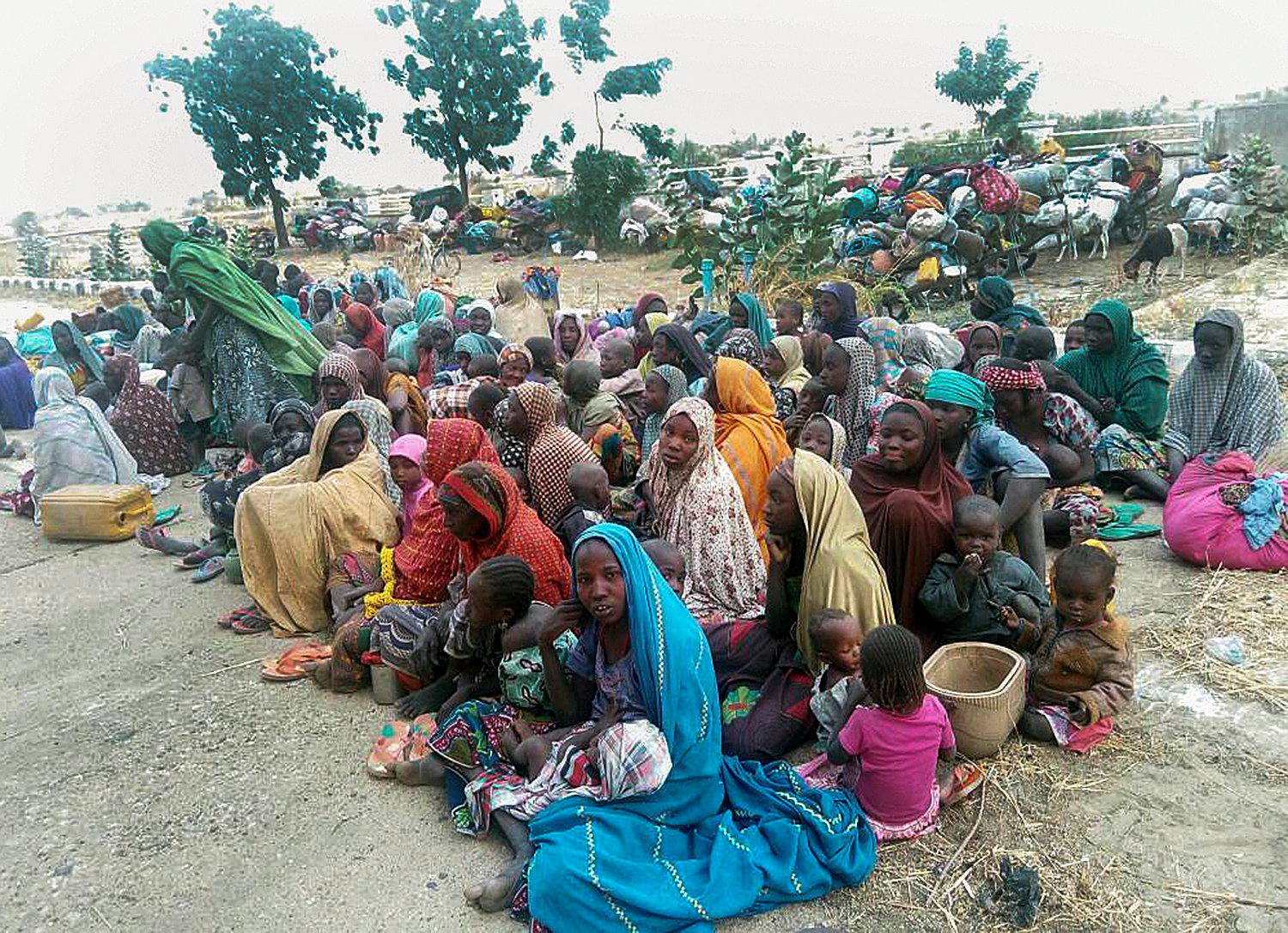 epa06413768 Some of the 700 persons rescued from Boko Haram lslamic militants by Nigerian Army, in Monguno, Nigeria, 02 January 2018. According to the Deputy Director, Army Public Relations over 700 persons abducted by Boko Haram insurgents had escaped from their captors and were received by the 242 Battalion of Nigeria troops in Monguno. The abductees comprising men, women and children were forced to work as farm labourers by the insurgents.  EPA/DEJI YAKE BEST QUALITY AVAILABLE NIGERIA TERRORISM BOKO HARAM