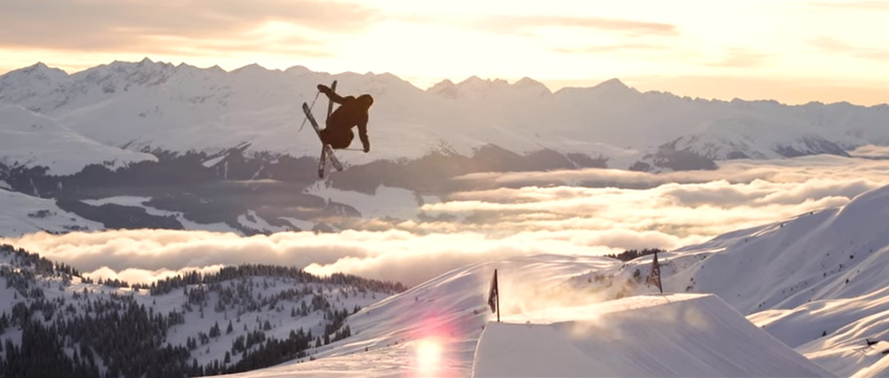 La vidéo fait la part belle au ski et à la nature.