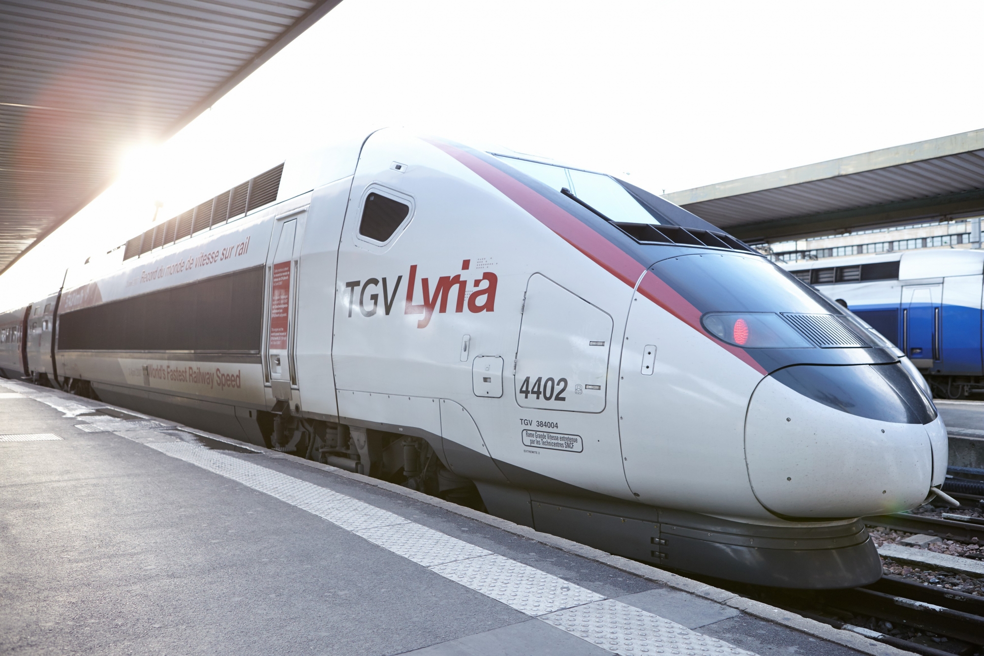TGV Lyria a quai, a Paris Gare de Lyon.