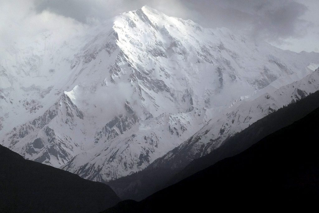 L'ascension du Nanga Parbat est réputée particulièrement dangereuse, ce qui lui vaut le surnom de "montagne tueuse".