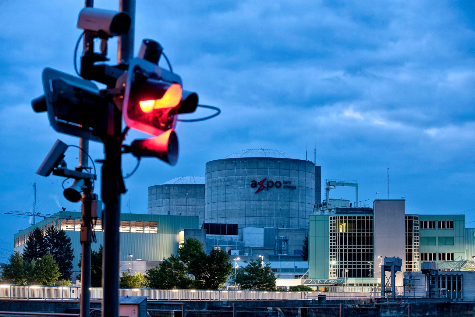 ZUM ENTSCHEID DES NATIONALRATS, DAS AKW BEZNAU I IN 15 JAHREN VOM NETZ ZU NEHMEN, STELLEN WIR IHNEN AM MONTAG, 8. DEZEMBER 2014, FOLGENDES ARCHIVBILD ZUR VERFUEGUNG -  The nuclear power plant Beznau in Doettingen in the canton of Aargau, Switzerland, pictured on June 3, 2011. (KEYSTONE/Alessandro Della Bella)

Das Atomkraftwerk Beznau, aufgenommen in Doettingen am Freitag, 3. Juni 2011. (KEYSTONE/Alessandro Della Bella) SCHWEIZ NATIONALRAT ENERGIEWENDE BEZNAU I