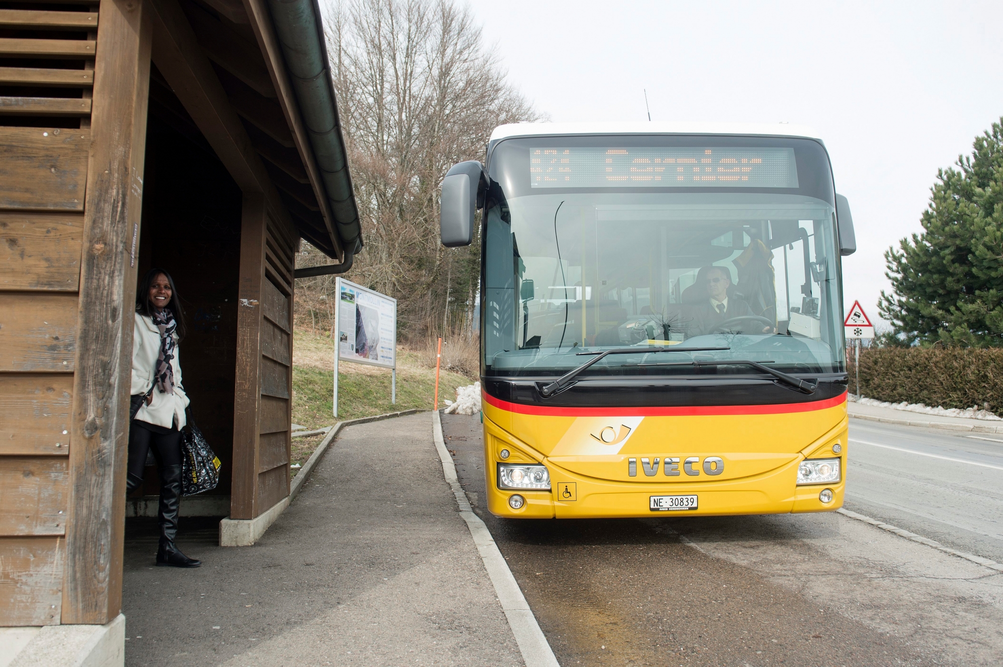 CarPostal
Arret de bus de Montmollin

Montmollin, 18 02 2016
Photo © David Marchon CARPOSTAL