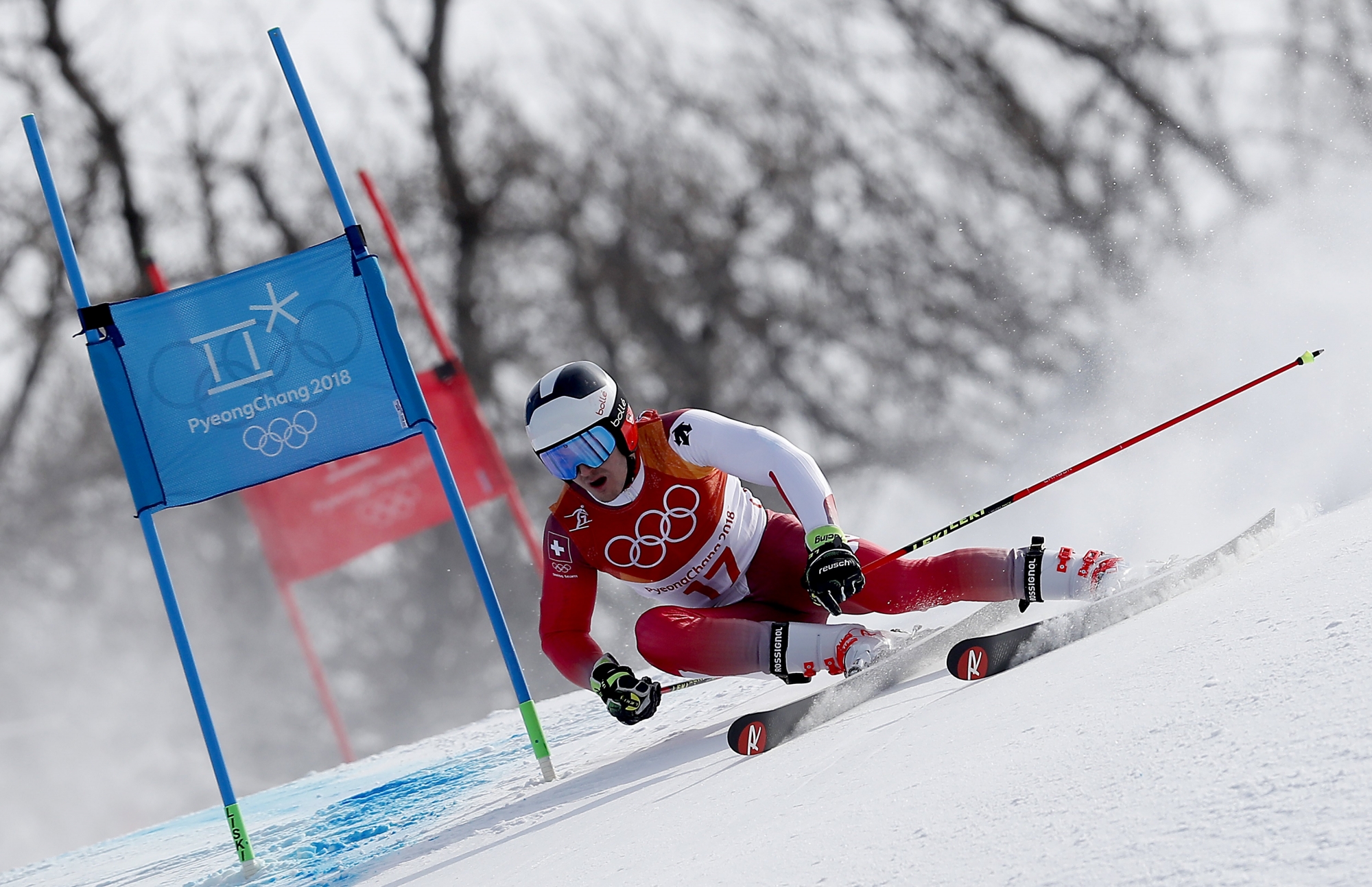epa06538365 Loic Meillard of Switzerland in action during the Men's Giant Slalom second run at the Yongpyong Alpine Centre during the PyeongChang 2018 Olympic Games, South Korea, 18 February 2018.  EPA/GUILLAUME HORCAJUELO SOUTH KOREA PYEONGCHANG 2018 OLYMPIC GAMES