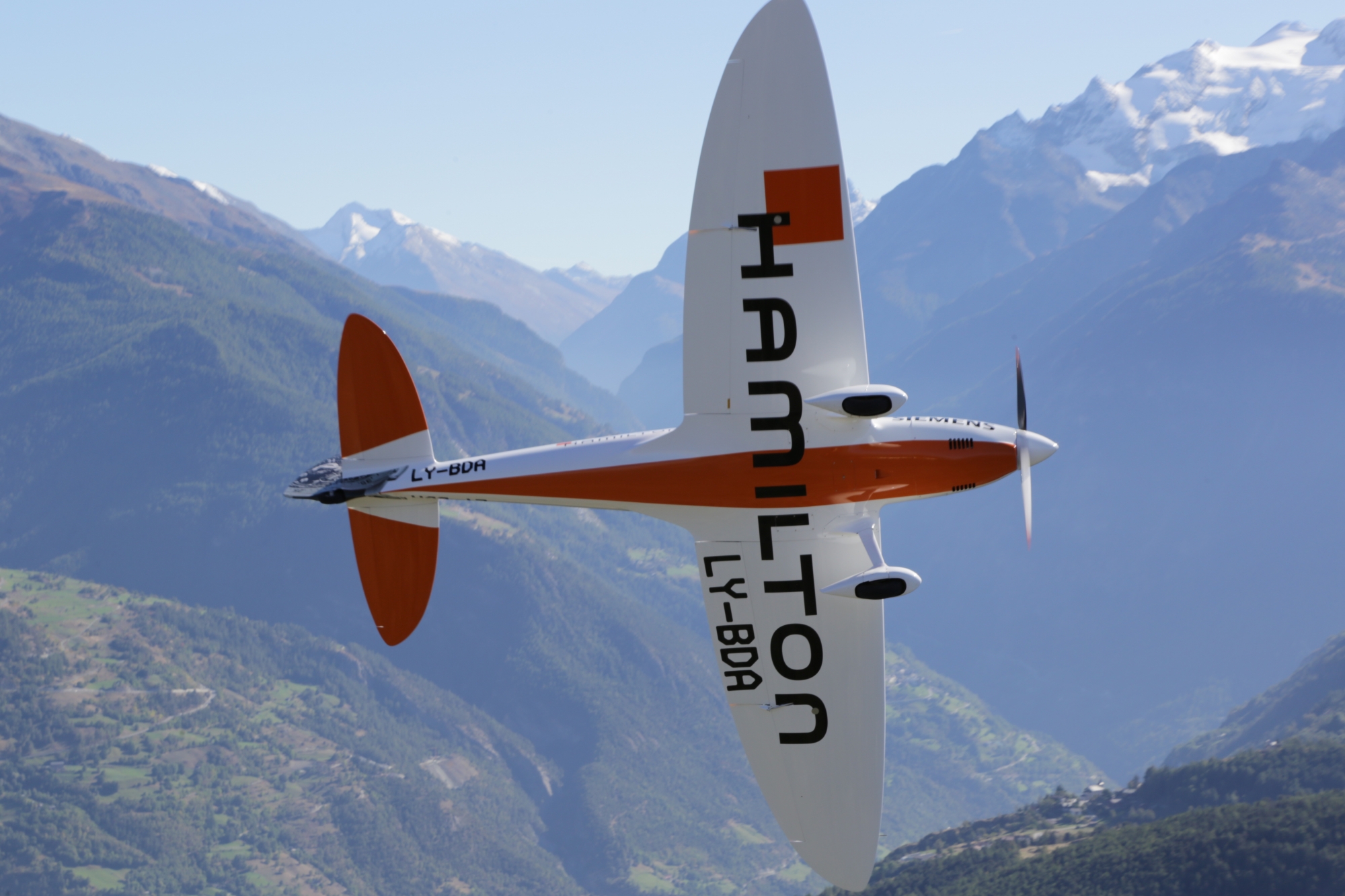 La société H55, issue de l'aventure Solar Impulse, s'installe à Sion. Elle va développer les avions électriques de demain, elle qui a déjà participé à la conception du premier avion acro électrique.