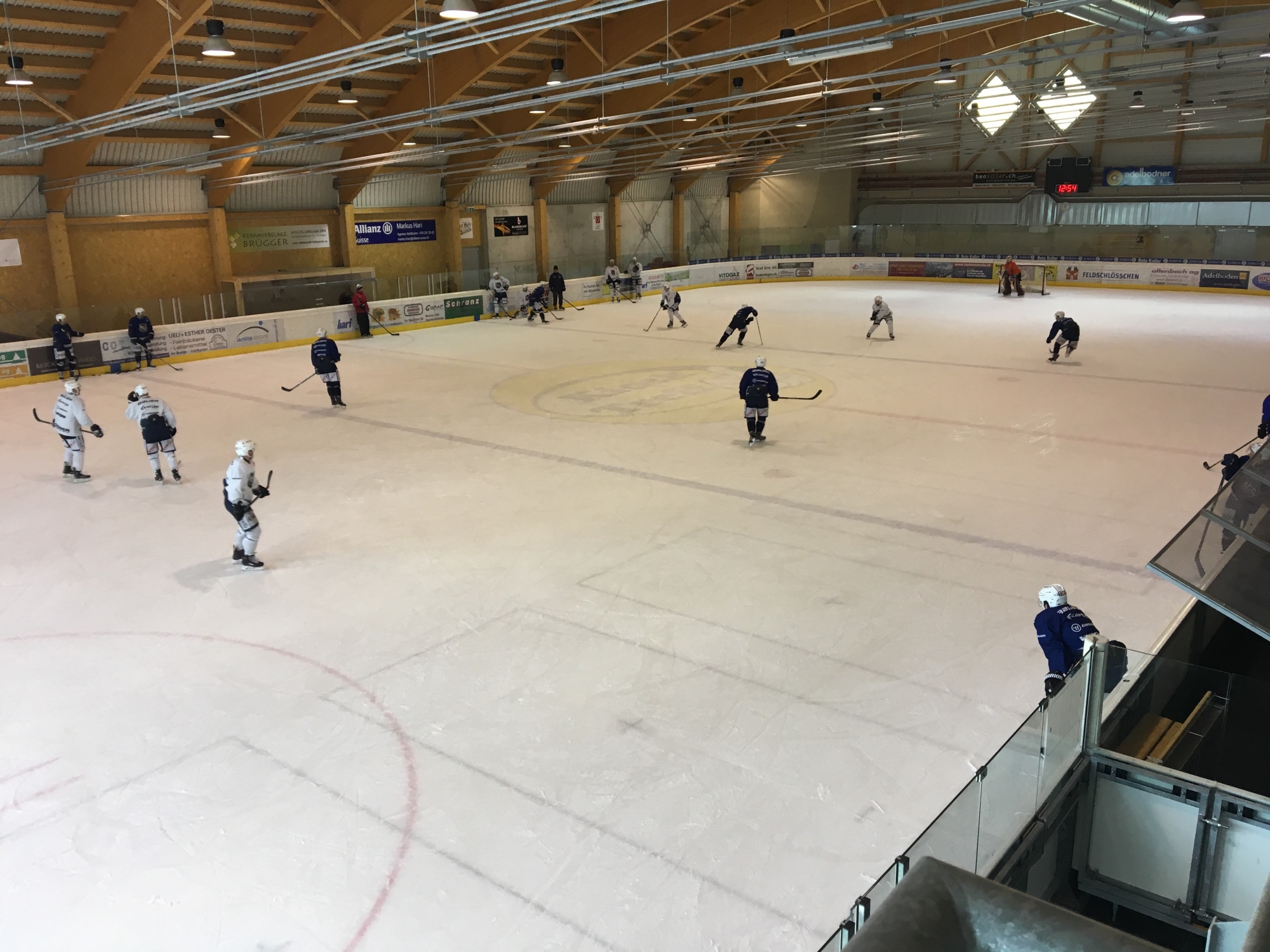 Premier séance d'entraînement ce mardi matin sur la glace d'Adelboden pour les joueurs du HCC.