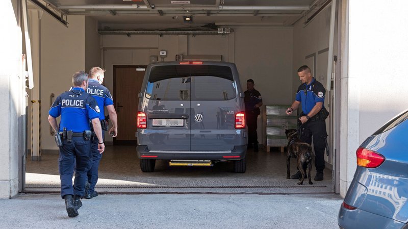 Une forte présence policière avait régné aux alentours du Tribunal criminel des Montagnes lors de l'audience de première instance.