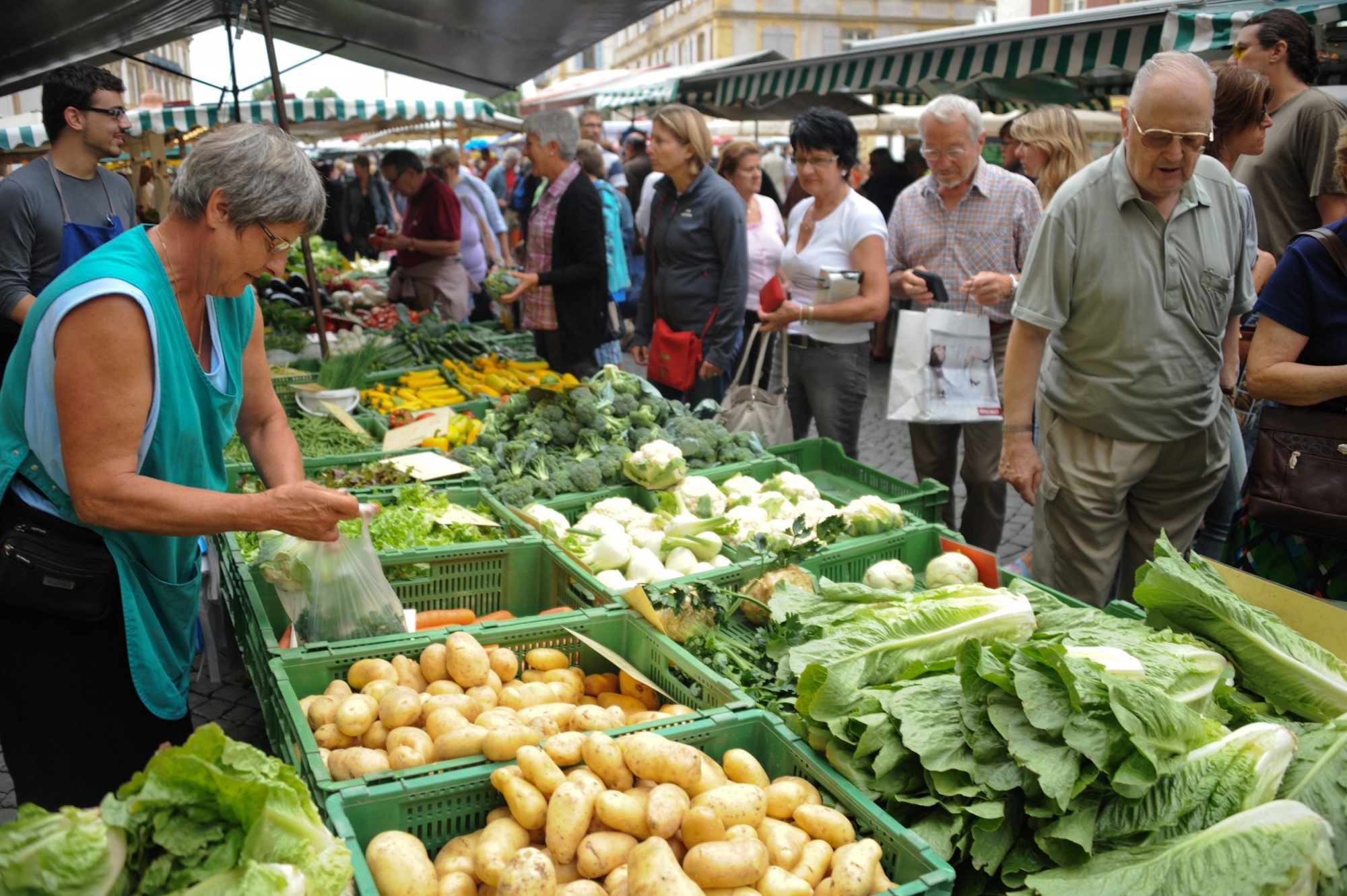 Des légumes au marché de Neuchâtel. Des aliments qui, à priori, répondent aux critères de Slow Food.