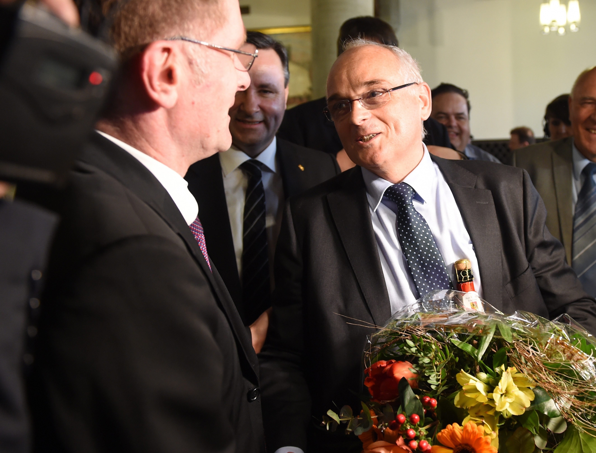 Christoph Neuhaus (à gauche) et Pierre Alain Schnegg, les deux candidats de l'UDC au Conseil exécutif bernois (ici en 2016, lors de l'élection du Jurassien bernois).