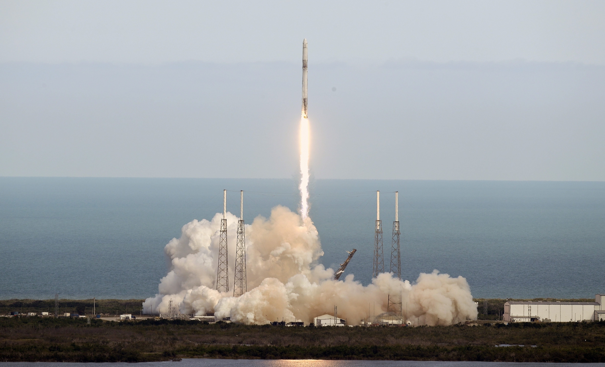 Décolage de Cap Canaveral en Floride, le 2 avril 2018, d'une Falcon 9 de Space-X pour la station spatiale internationale. A son bord, le satellite expérimental de la mission Remove Debris.