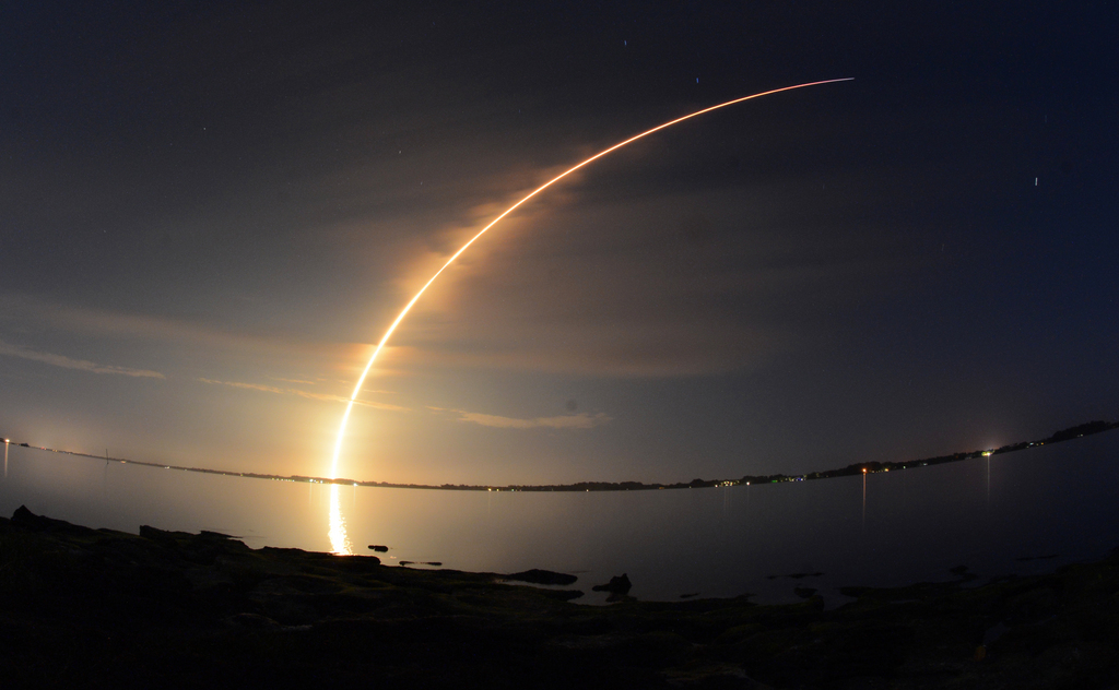 Le satellite Remove Debris sera ainsi lancé lundi soir par SpaceX (ici lors d'un lancement en 2010) depuis Cap Canaveral, en Floride.