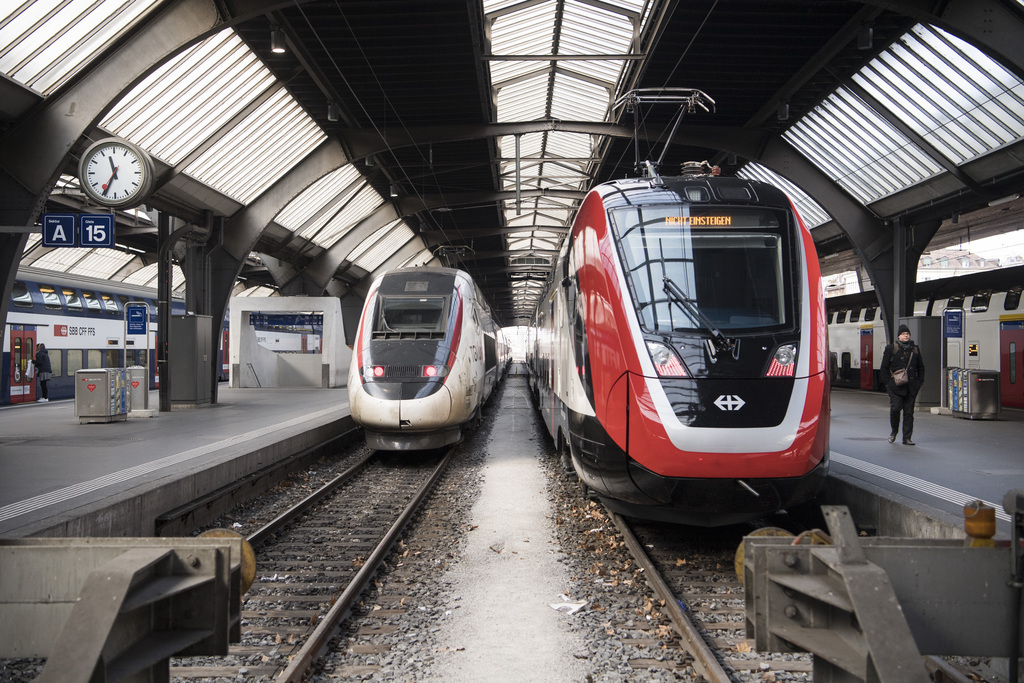 Les CFF conseillent aux voyageurs de consulter les horaires avant de prendre un train.