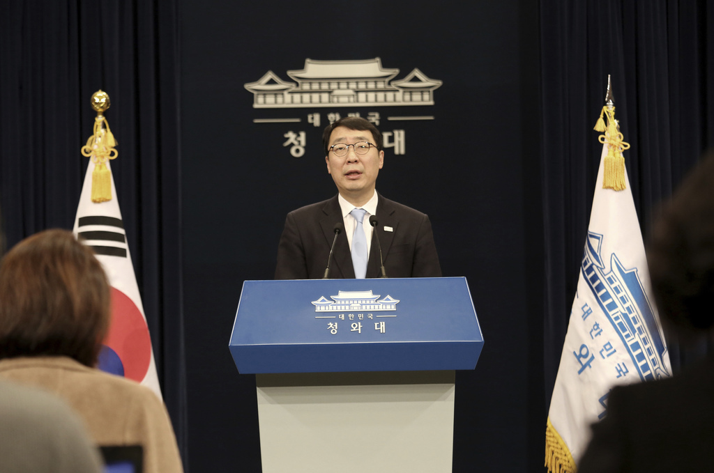Le président sud-coréen Moon Jae-in va envoyer en Corée du Nord lundi une délégation d'émissaires spéciaux, a annoncé dimanche la présidence.