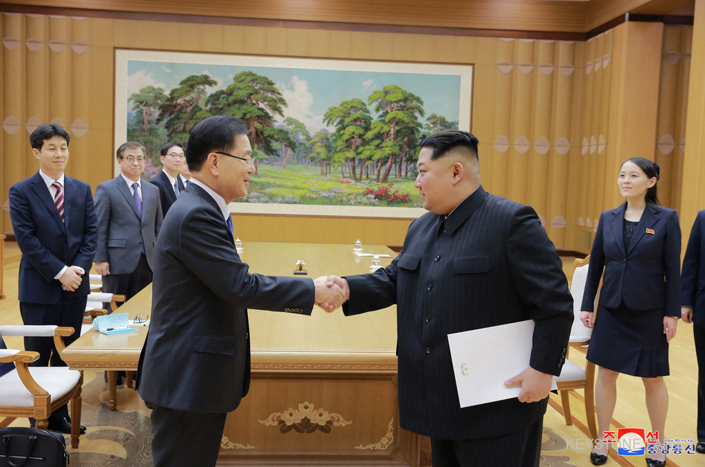 Le dictateur nord-coréen Kim Jong-Un a reçu les émissaires du Sud à Pyongyang.