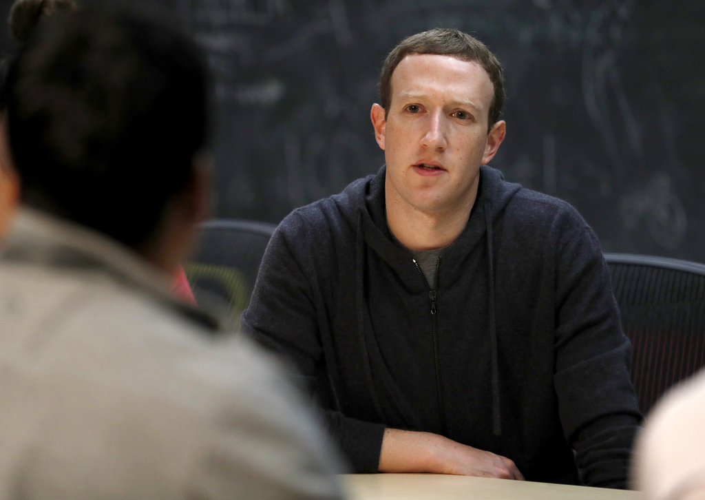 Mark Zuckerberg est sous pression depuis la découverte que les données de quelque 50 millions d'utilisateurs avaient été siphonnées par Cambridge Analytica.