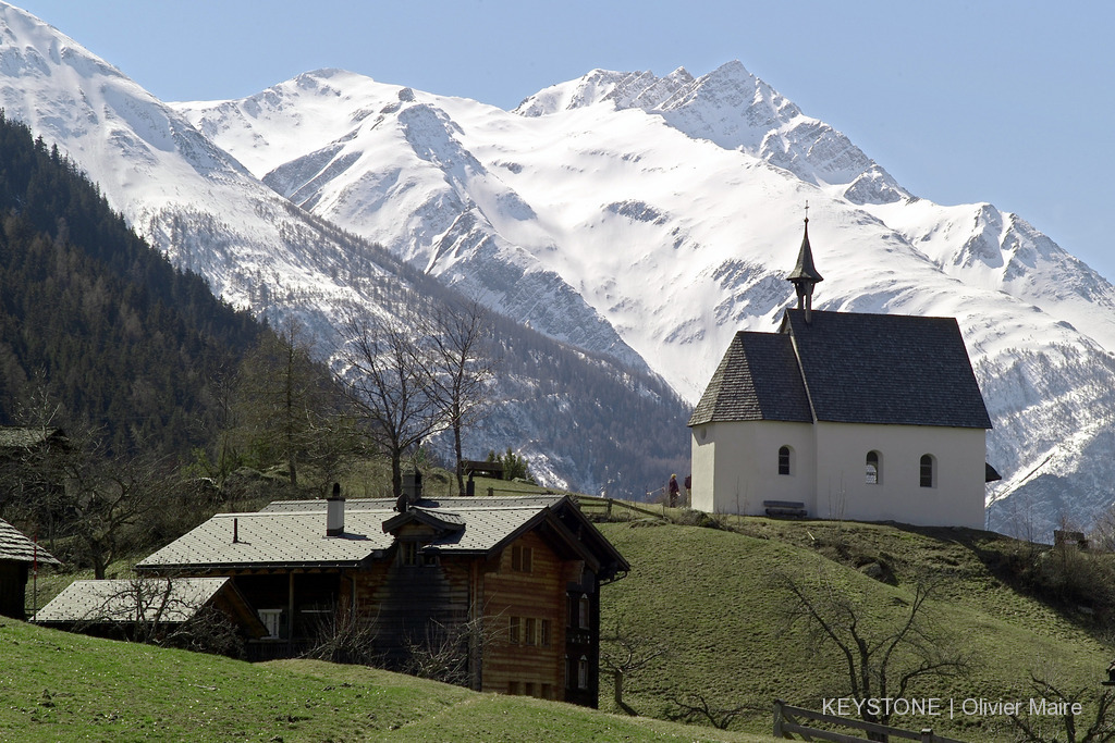 Pour Beat Rieder, conseiller aux Etats valaisan, l'exemple du village d'Ernen, dans la vallée de Conches, montre que la loi menace directement l'existence de nombreux villages.