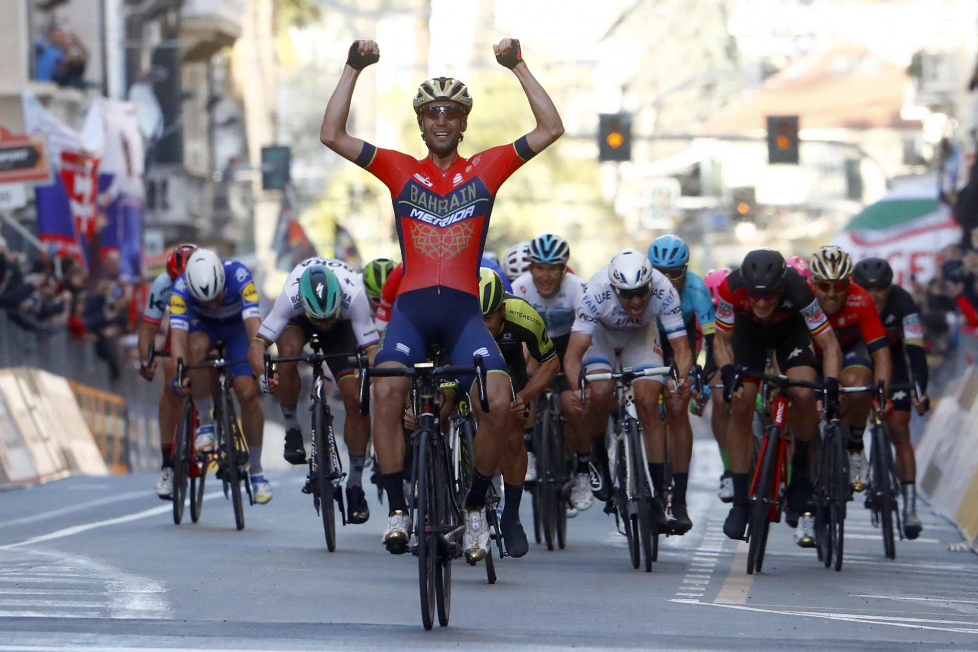 epa06610567 Italian rider Vincenzo Nibali of Team Bahrain-Merida celebrates winning the 2018 Milan-Sanremo cycling race in Sanremo, Italy, 17 March 2018. 17 March 2018.  EPA/LUCA BETTINI ITALY CYCLING