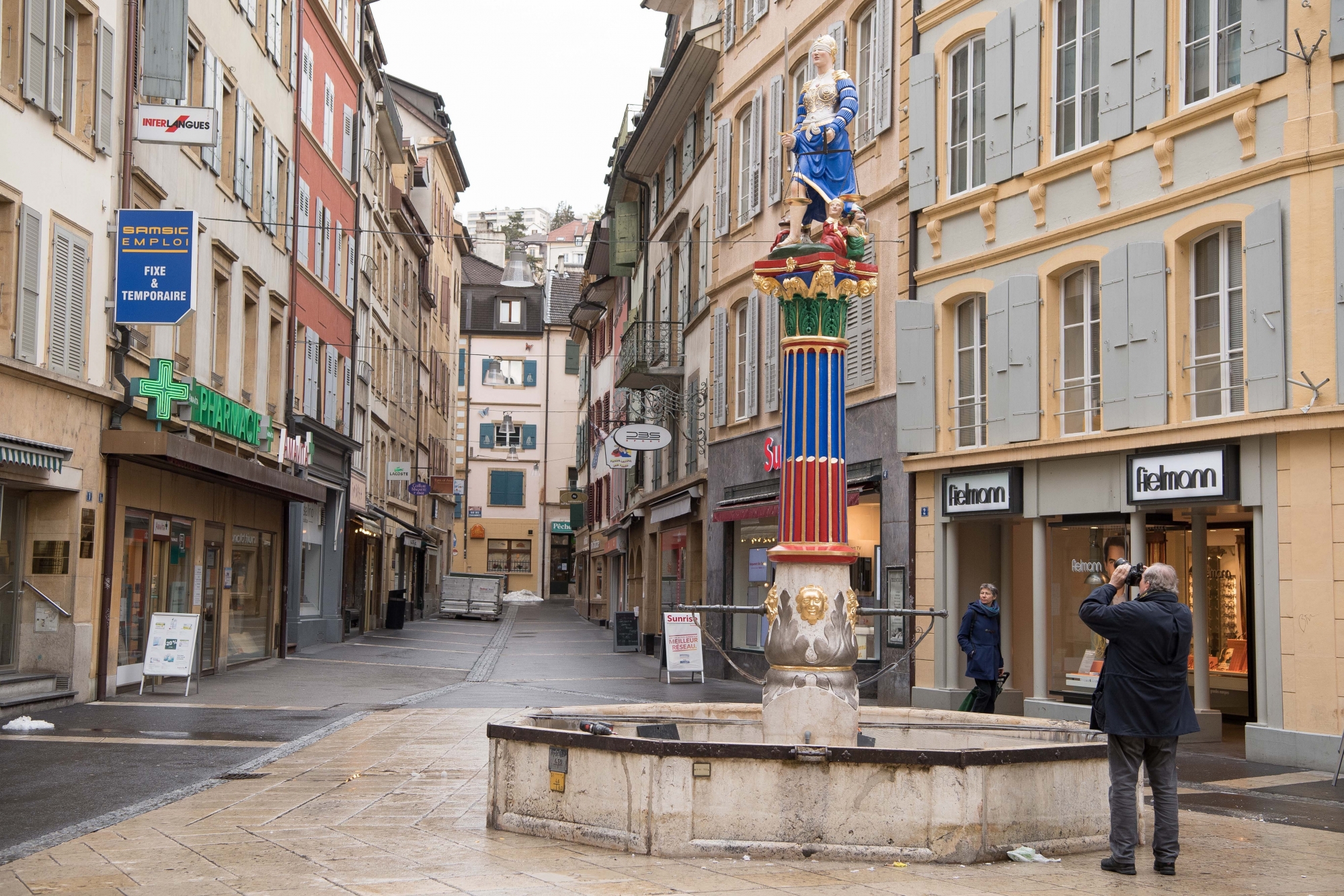La Fontaine de la justice du centre ville de Neuchâtel a été restaurée