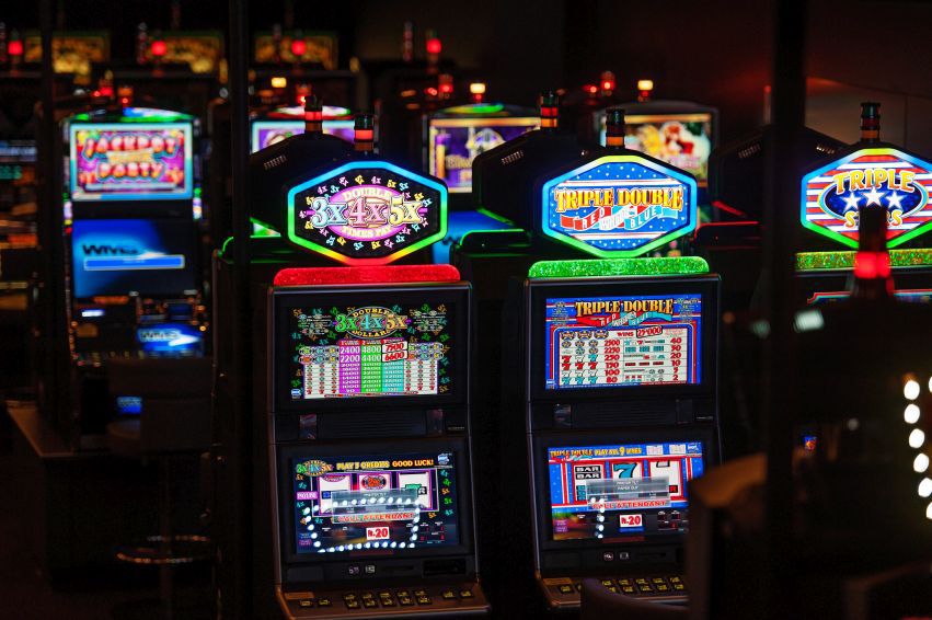 Les jeunes PLR dénoncent un futur monopole des casinos suisses sur les jeux en ligne.